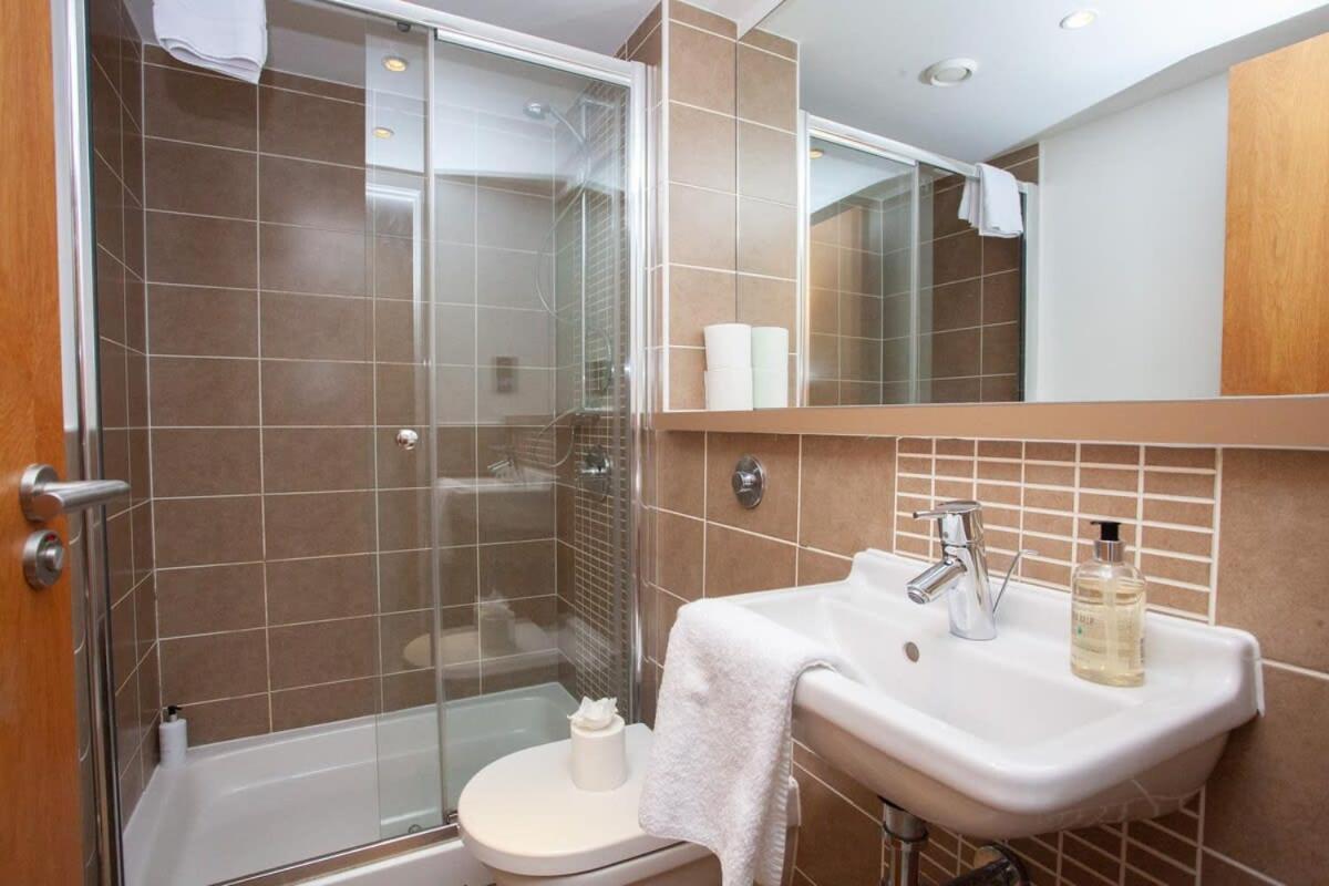 City Centre Apartment W Parking & Hyperoptic Wifi Glasgow Eksteriør billede